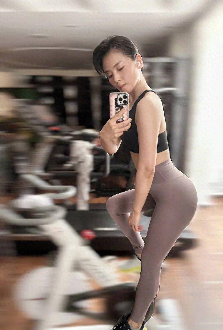 刘涛大晒健身照!