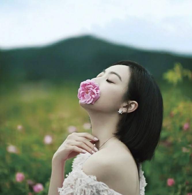 宋茜用他的技巧和不懈的追求证明了他作为艺术家的价值和力量.