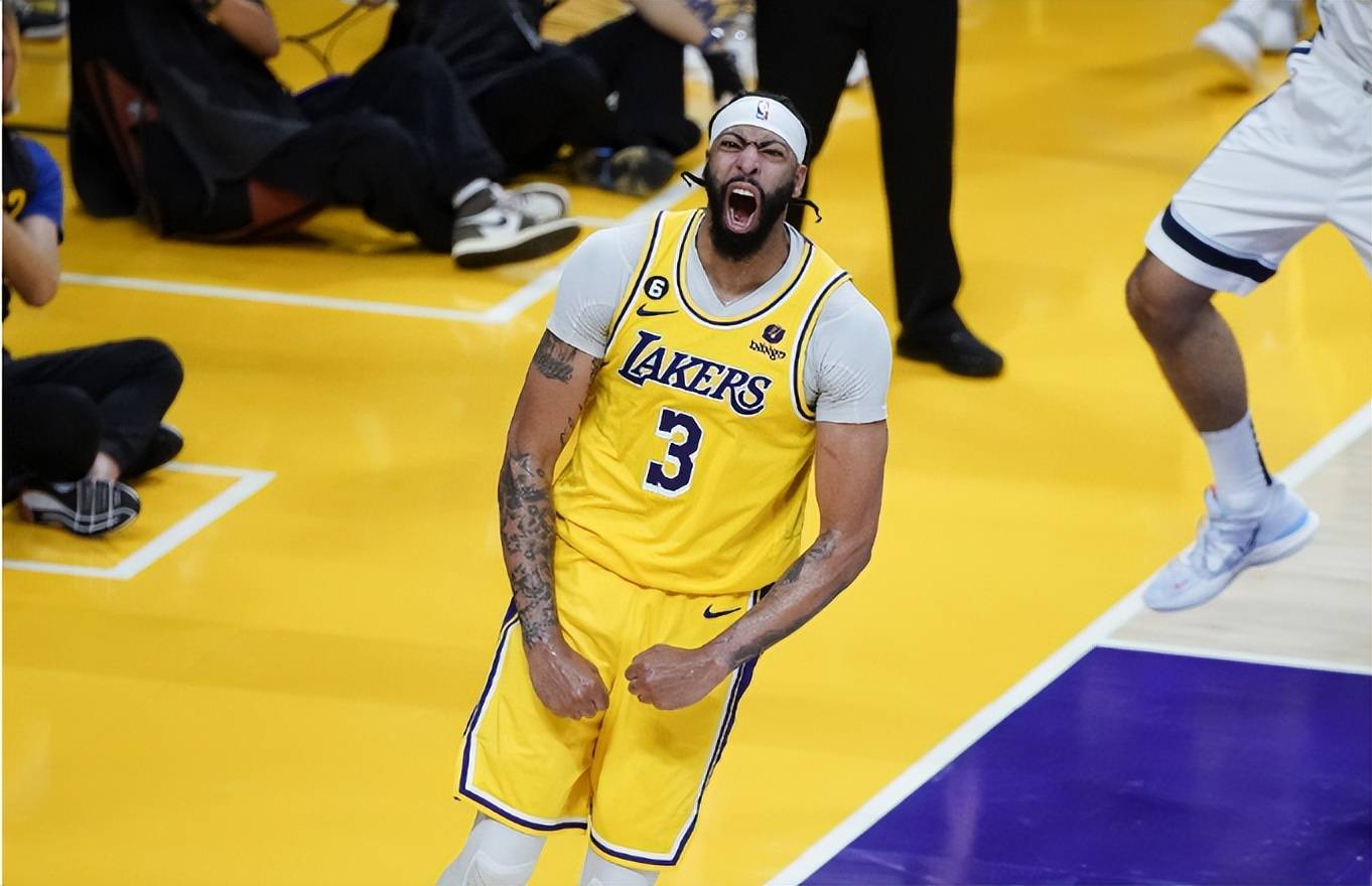湖人用2年3700万美元拿下三节砍下35分9助全明星_拉塞尔_比赛_戴维斯