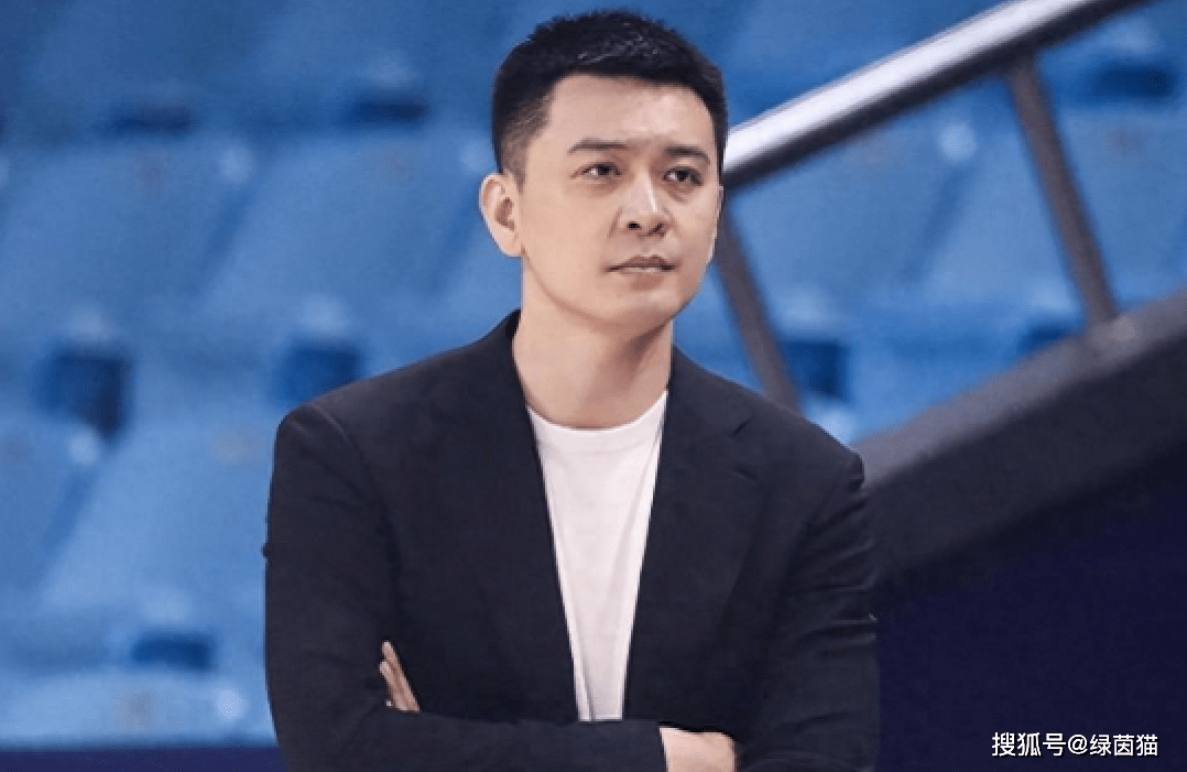 杨鸣疑似婚变,爱人删简介与合影,此前被曝出轨_辽篮_成绩_的传闻