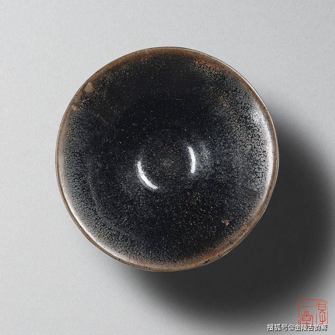 估价:hk$150,000-250,000成交价:hk$179,200lot124 宋 黑釉油滴斗笠碗