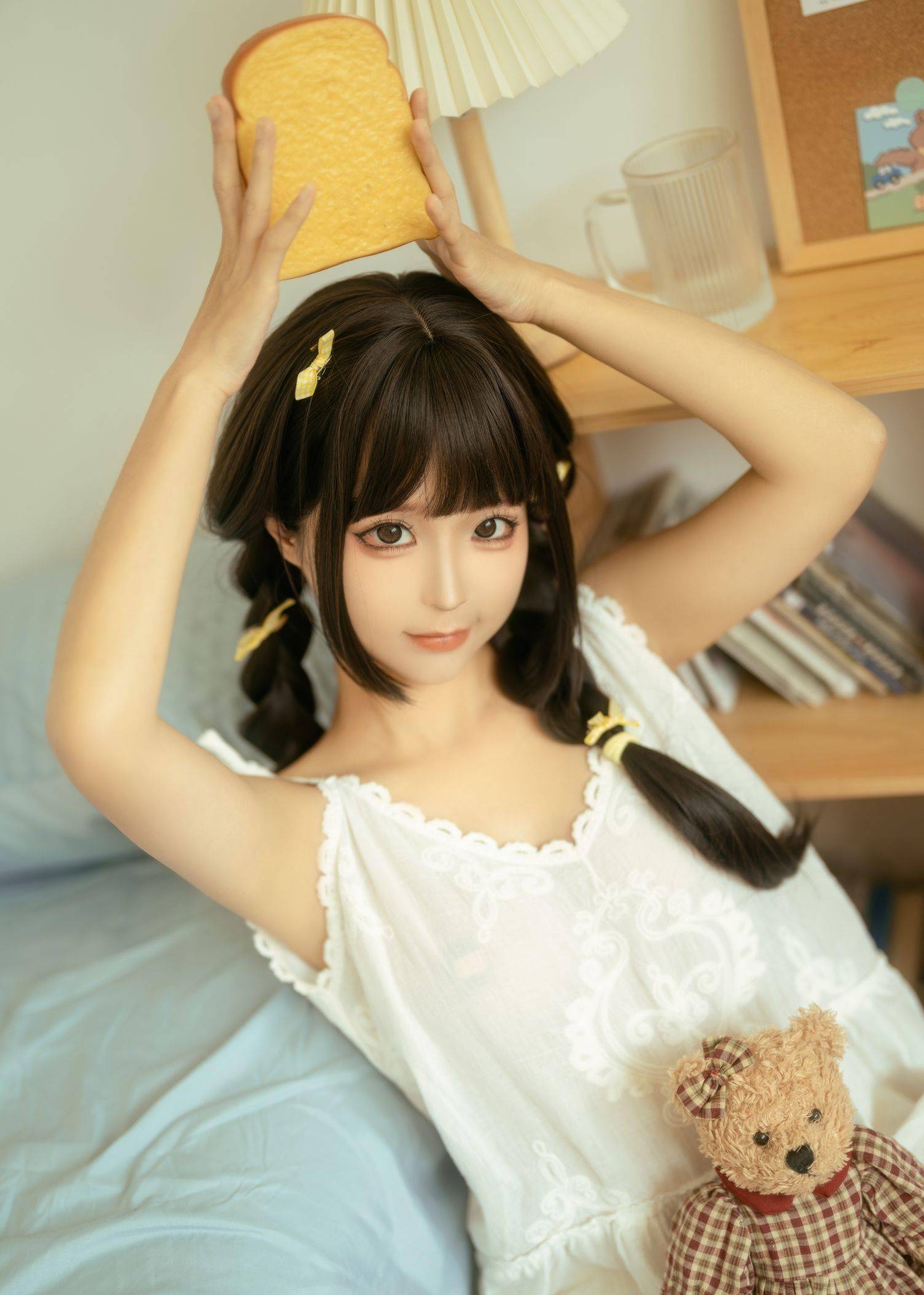 比如网红,主播,蠢沫沫,她曾经在平台短视频上做过网红的coser.