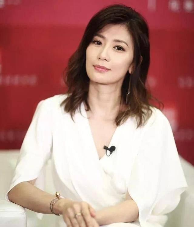 豪门梦碎,看过这3位女星的不幸婚姻,才明白女人独立的重要性_黄奕