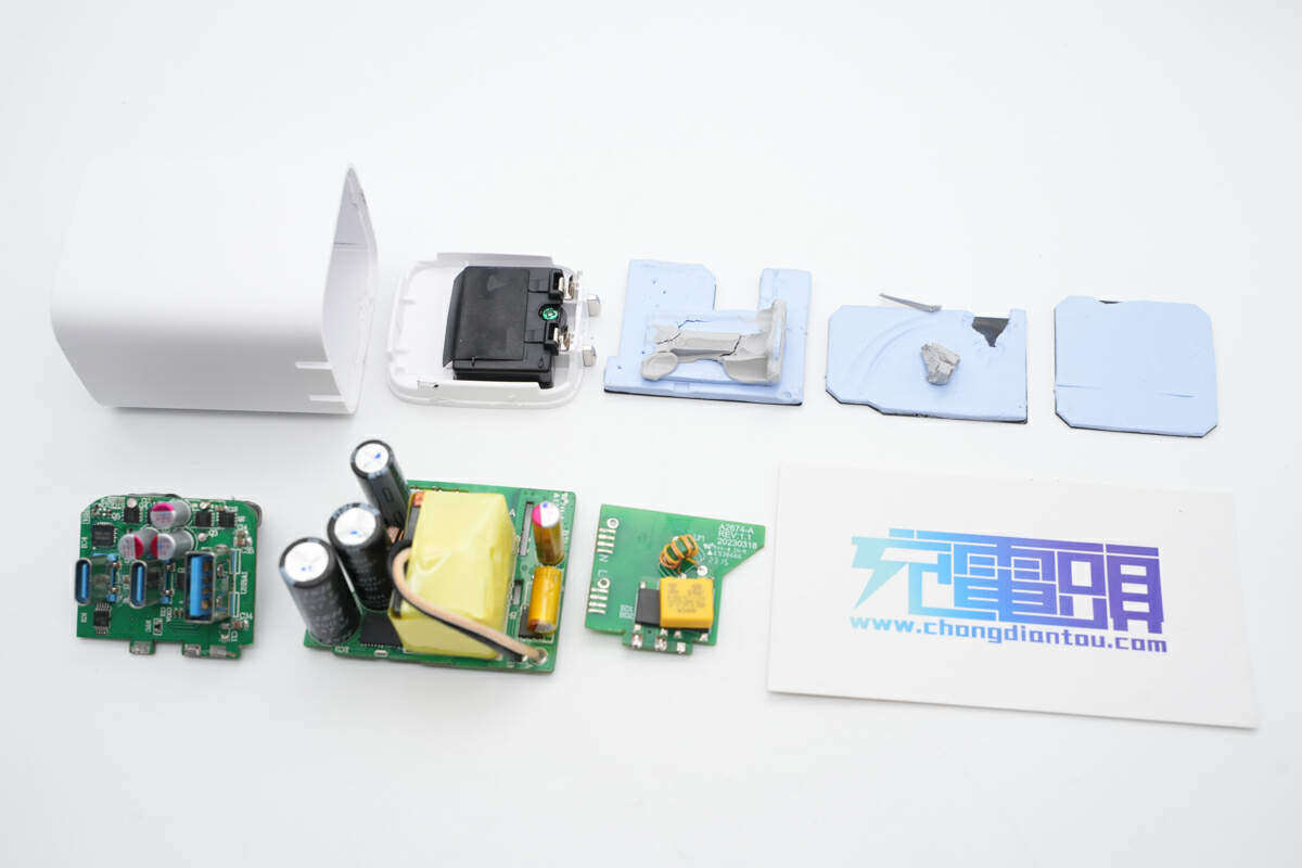 全国产方案加持,小巧高效,安克新款67w氮化镓充电器拆解