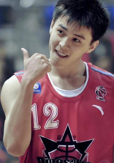 cba最帅主教练杨鸣出轨多年还纵容小三叫嚣?