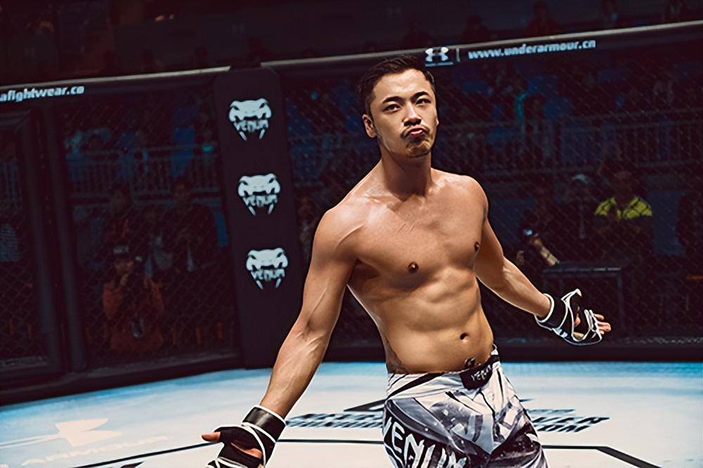 帅哥演员薛皓文:父亲曾是《电视》主播,他因一身肌肉遭误解_身材_经历