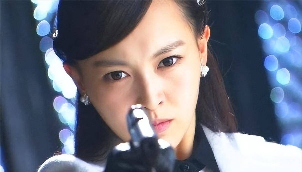 但其实唐嫣也有过打女类型的角色,在电视剧《x女特工》中,唐嫣就体