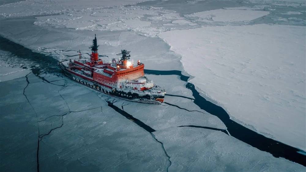 揭秘破冰船破冰的神奇原理,两三米厚的冰竟不堪一击!