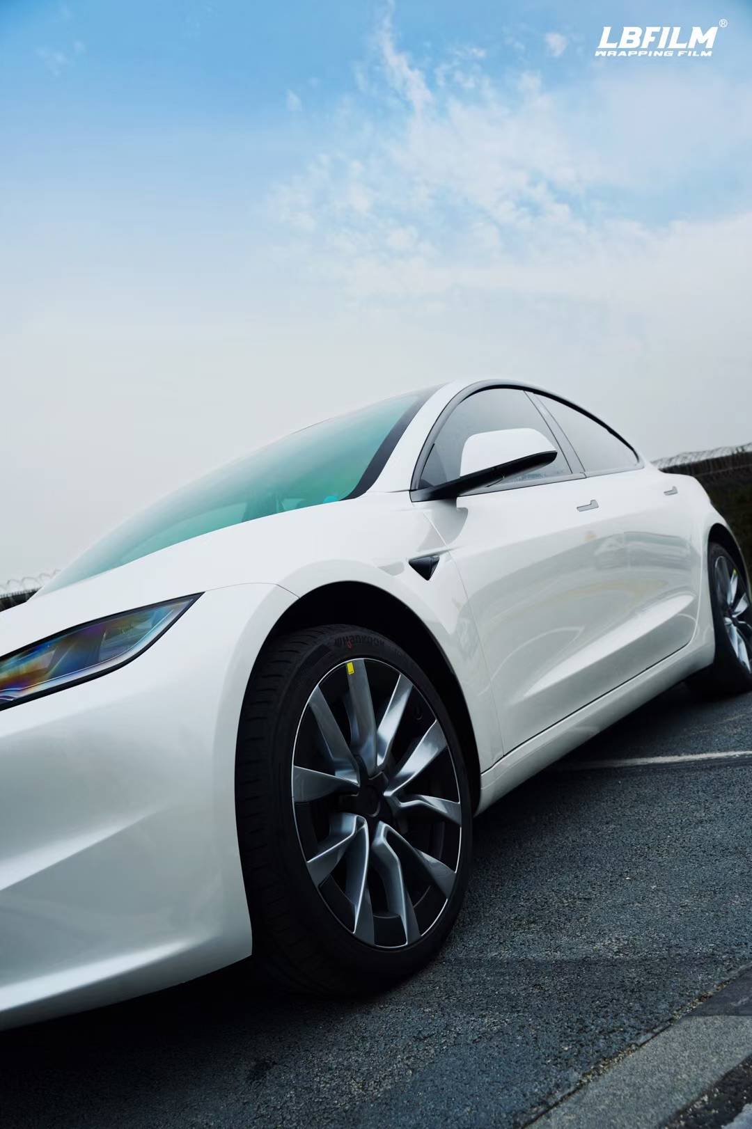 特斯拉model3-lb改色膜液态金属慕斯白,如搅拌奶油丝滑