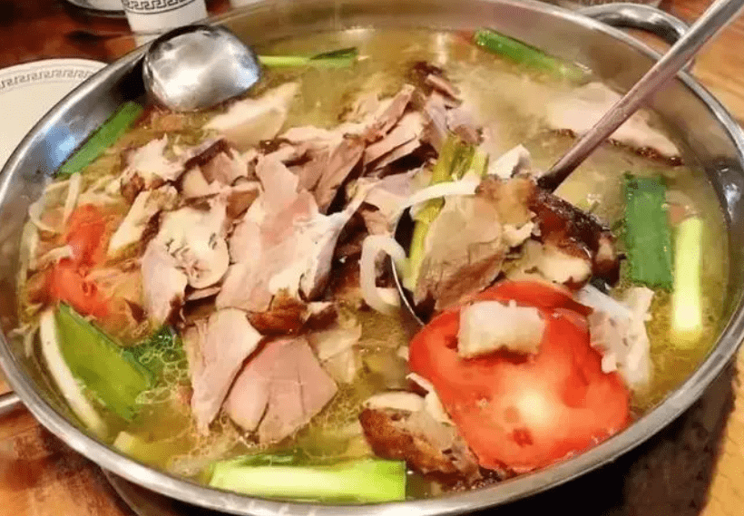 第一道:富源酸菜猪脚但其实云南民族众多,传统民族美食更是让人流口水