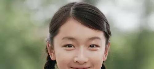 周冬雨出道至今青春依旧,一路开挂摘影后桂冠,开挂的人生了不起_明星