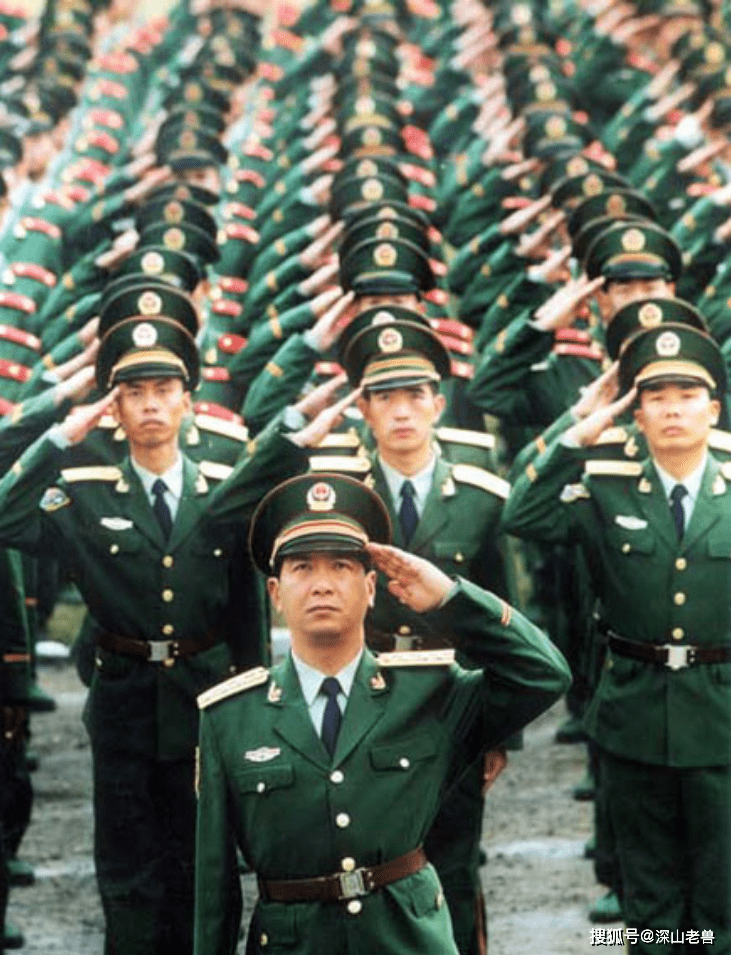 "独臂将军"丁晓兵的故事感动了无数人,他是忠诚不渝,顽强拼搏的一面