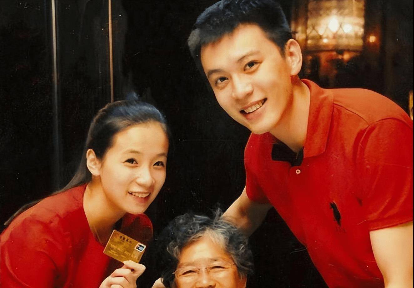 唐佳良也直接删除了:"杨鸣妻子的身份验证以及之前与杨鸣的