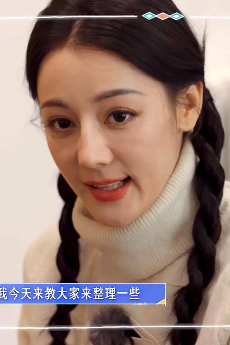 迪丽热巴最新状态很疲惫,脸很垮挂不住肉,沟壑深被质疑整容失败_网友