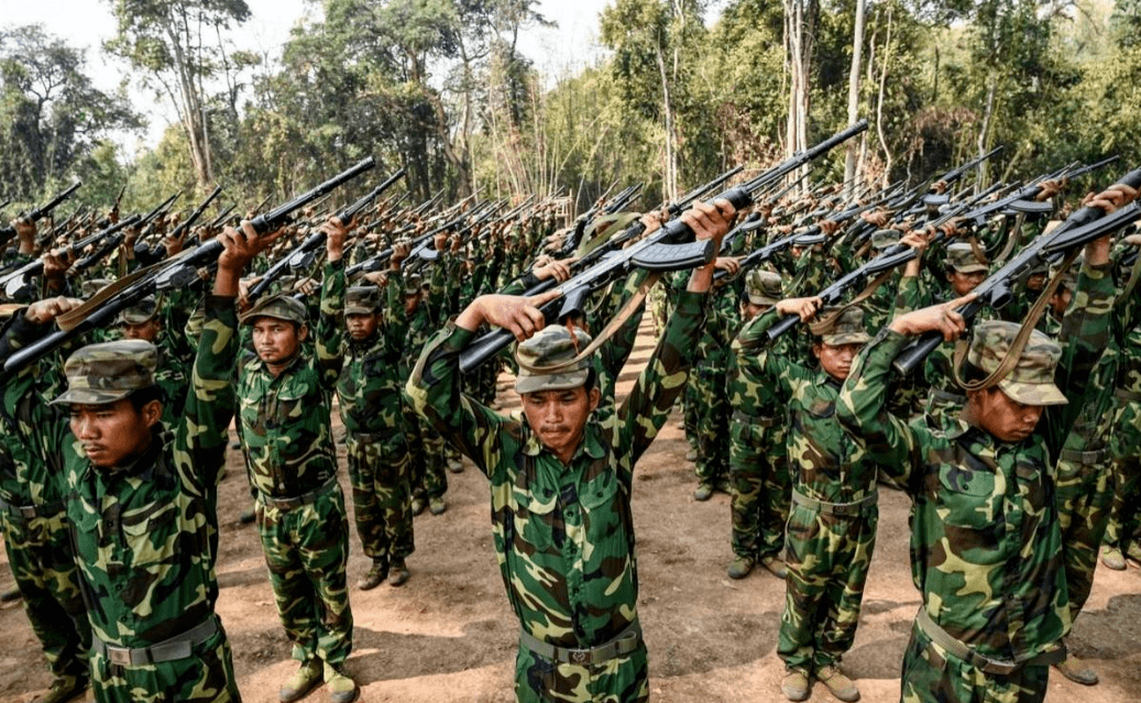 他曾坚守在老街周边的拱掌据点,意图向老街守军提供坚实的外围支撑点