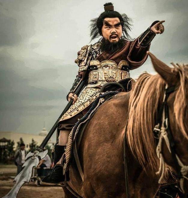 张飞用的蛇矛到底是什么样?这兵器太诡异了_夷矛_三国演义_讹传