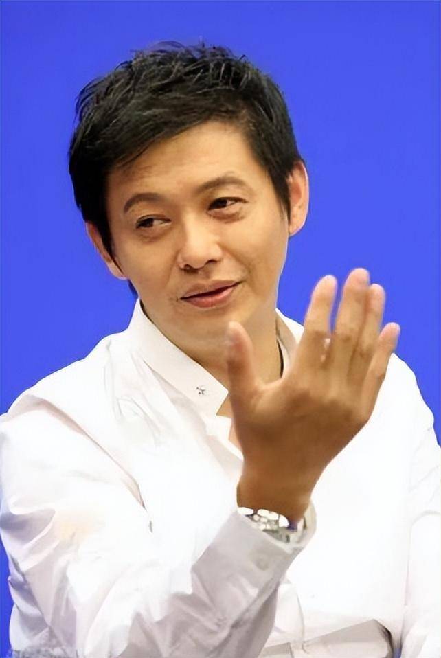 程前:被误解的央视主持人,借钱给养母买房,现在人生状况怎样?