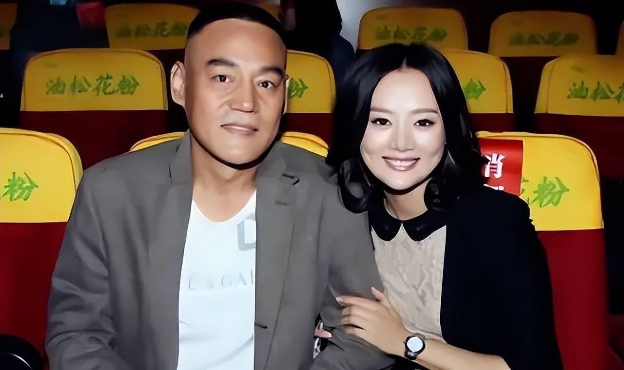 巍子:娶演員夏立言,離婚那天抱著兒子大哭,如今兒子是他的驕傲_偉子