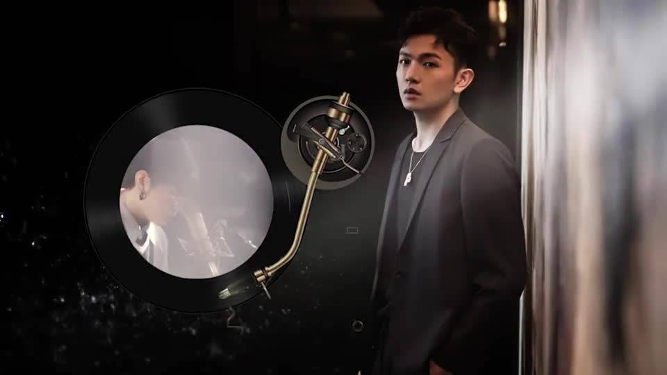 却轻易地走散",《晚安》作为颜人中的首支单曲,在歌迷&粉丝中传唱度