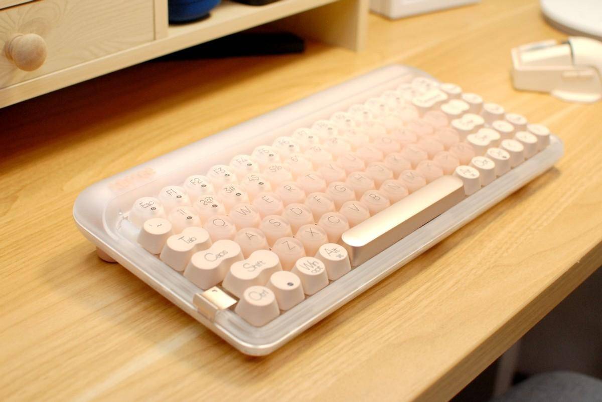 女生专属，最强颜值机械键盘洛斐Lofree粉底液来了