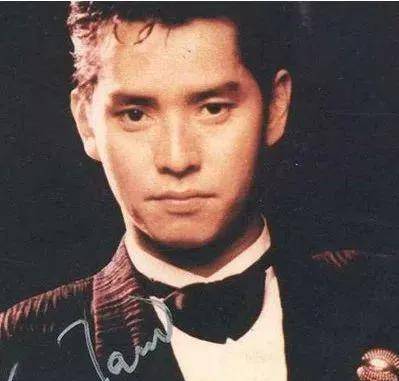 "校长"谭咏麟的潇洒史,以及让他爱不释手的小22岁女粉丝_小时候_父亲_