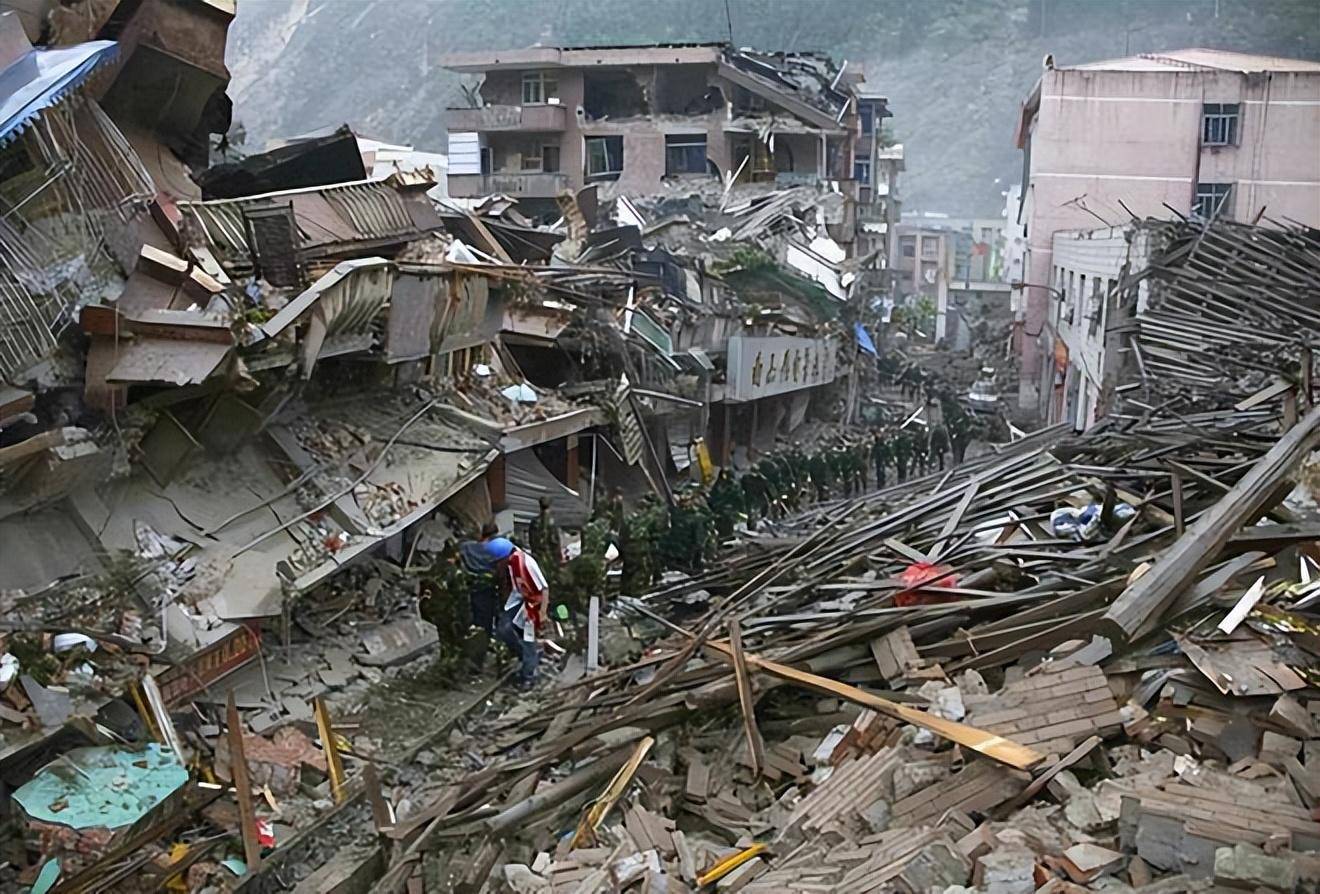 当年汶川地震中,捐款185元的残疾小乞丐龚忠诚,后来怎么样了?