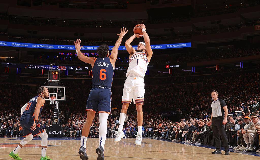 7秒3分绝杀!布克轰28 11!