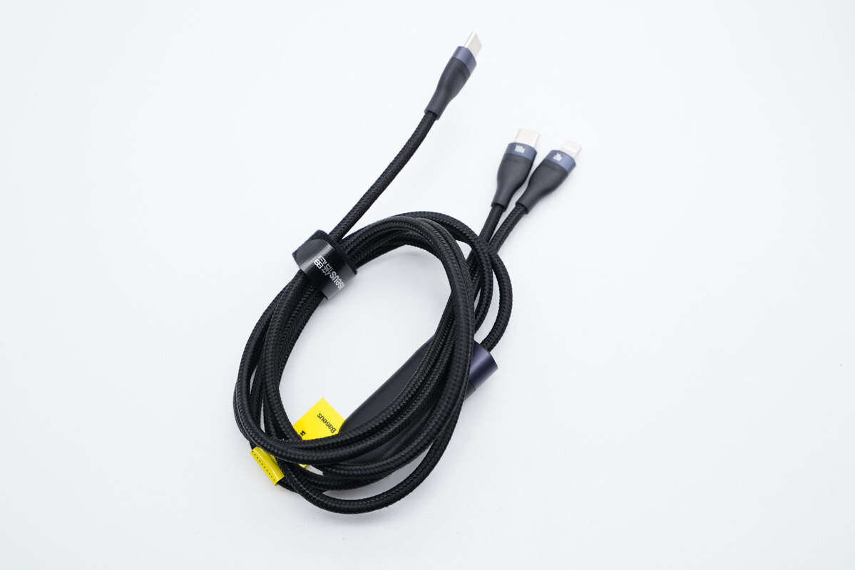 倍思推出了一款100w一拖二快充数据线,输入端是usb-c头,可以适配所有
