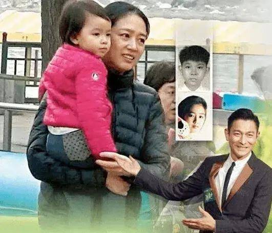 刘德华父亲遗体告别,华仔紧牵妻子现身,11岁女儿穿长裙颜值抢镜_刘向
