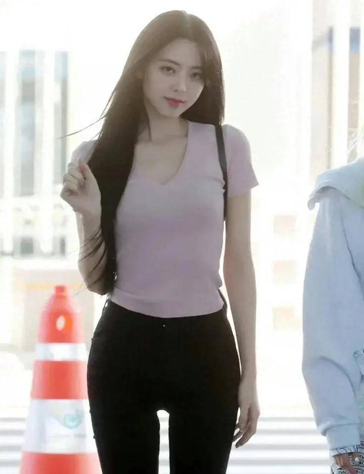 韩漫里走出来的申有娜,腰臀比无敌,清纯又妩媚_身材_比赛_上衣