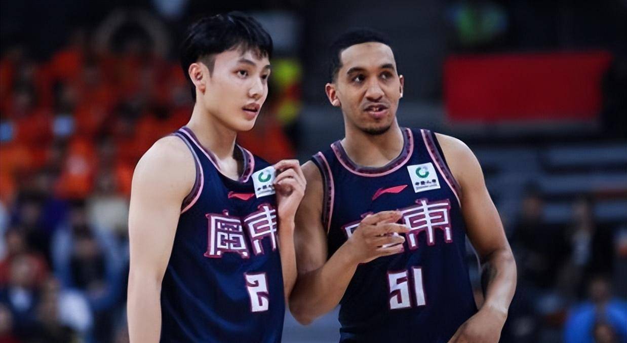 广东队周琦复出,为什么两个外援不会打球了_沃特斯_马尚_比赛