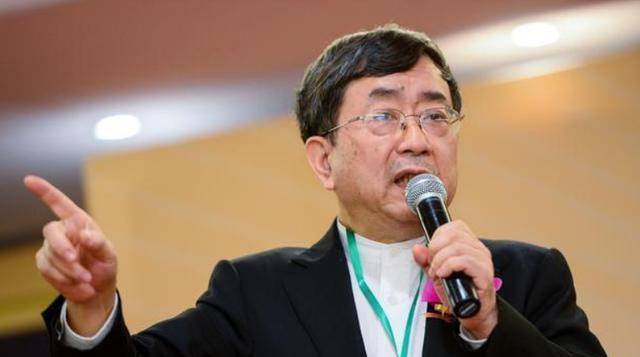 易中天评价很犀利,但不及金庸风趣幽默_先生_文学_中国