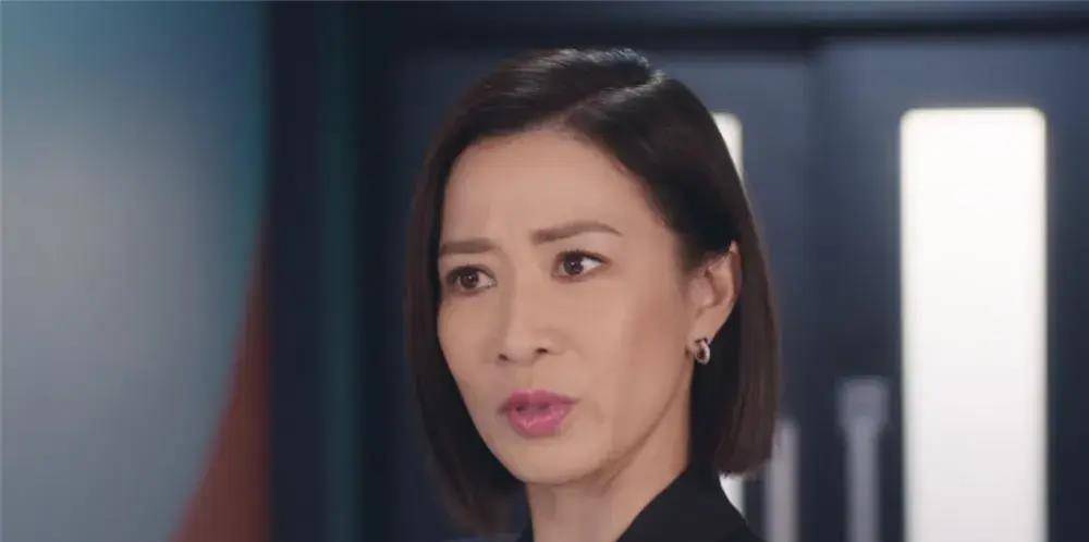 "《新闻女王》佘诗曼:岁月无痕,她还是那个她"_年龄_角色_时间