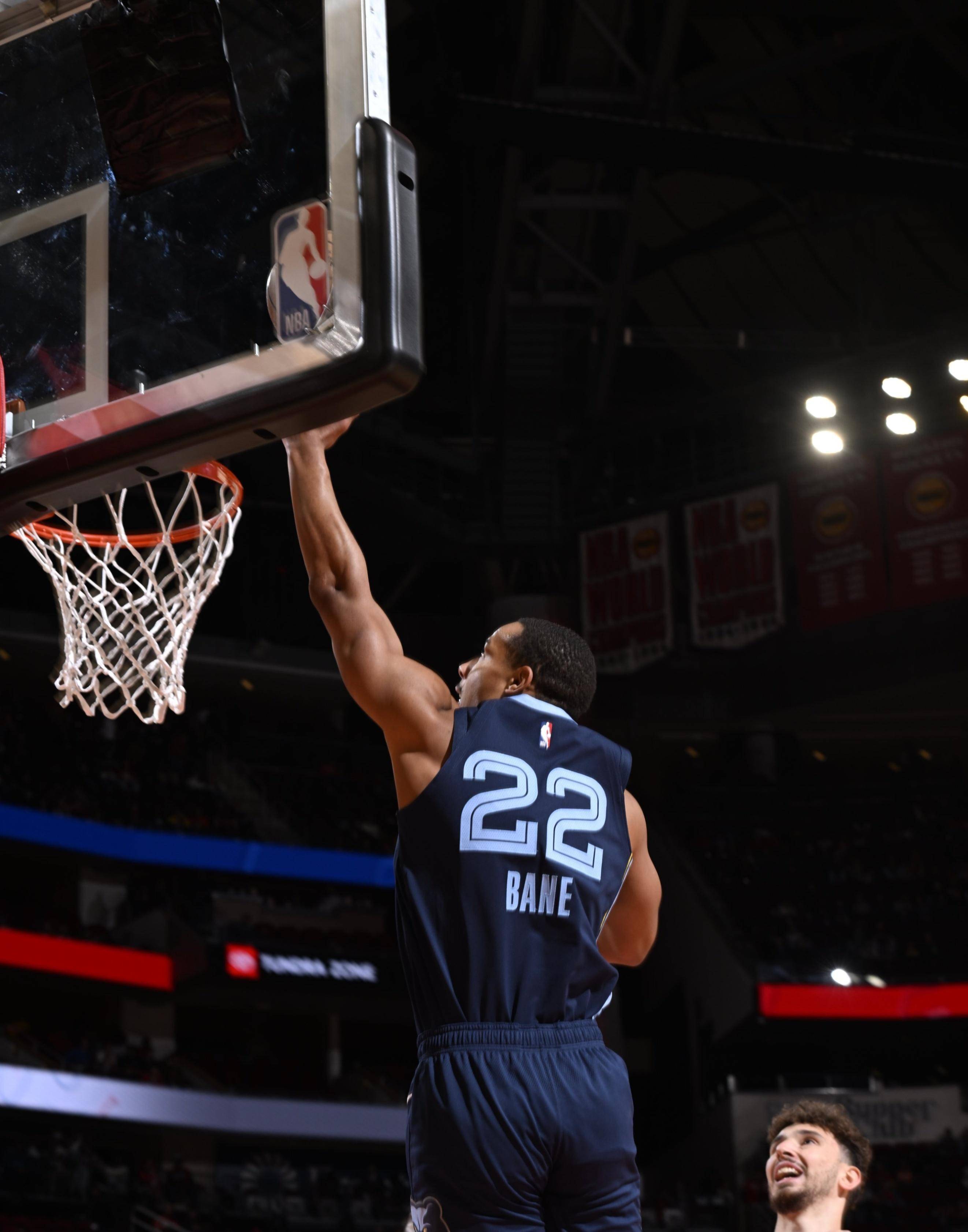 打不死干不服 逆转灰熊稳居西部前8_比赛_弗利特_布鲁克斯