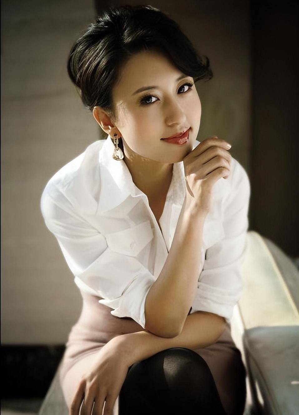央视主持杨帆:暗恋张蕾8年,娶青梅竹马妻子,女儿成漏风小棉袄_生活