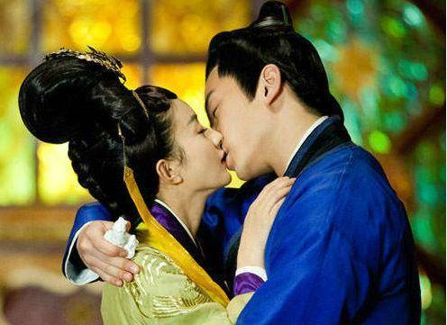 8年前,李湘节目怒怼赵丽颖,颖宝只说了8个字,气的李湘直翻白眼_陈晓