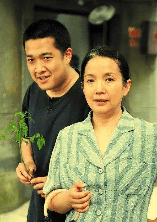 吕丽萍62岁生日,三婚老公孙海英准备温馨派对,儿子张博宇缺席_时间