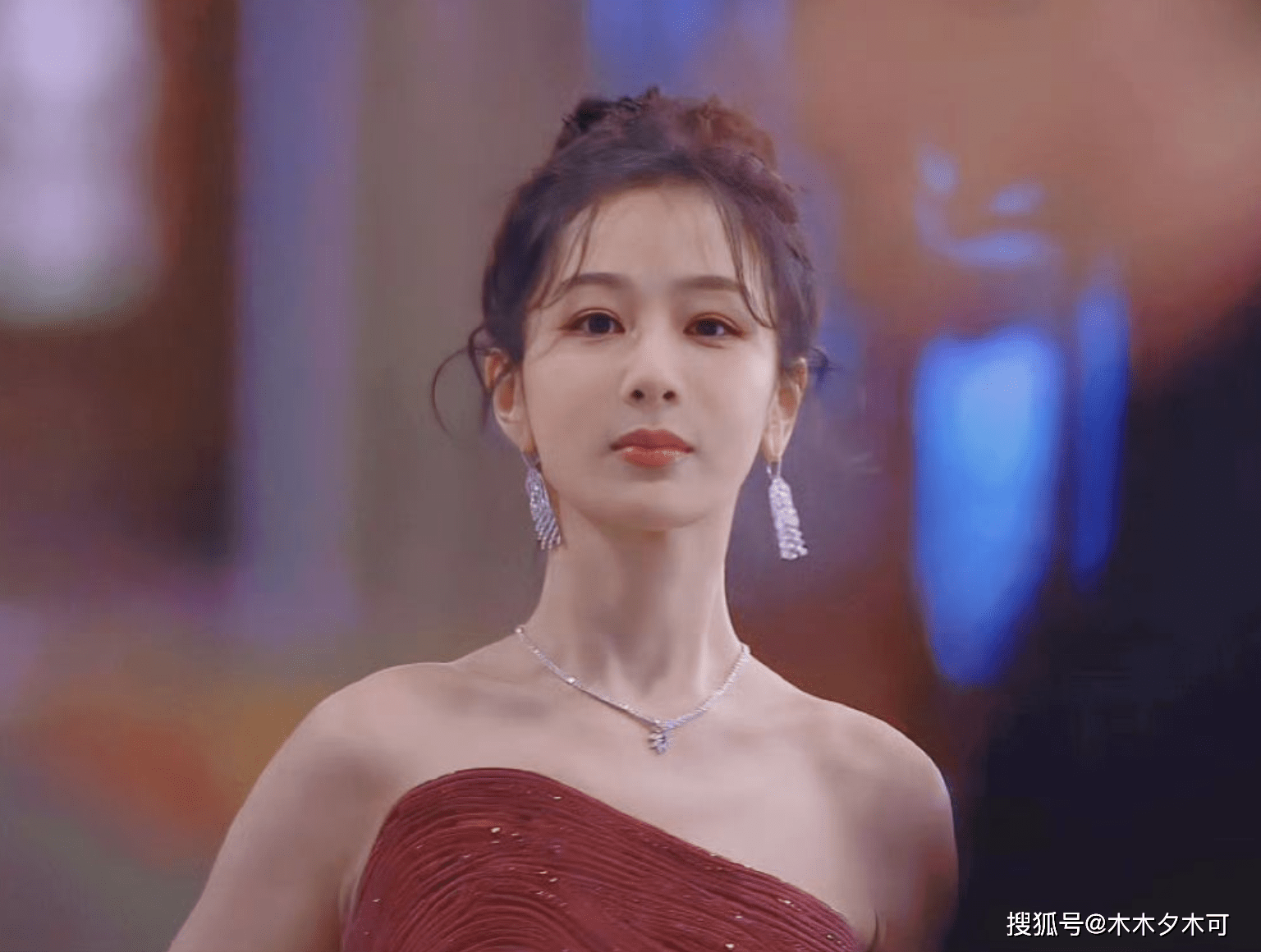 gq盛典:杨幂倪妮牵手坐船,景甜白到发光,杨紫大红大紫美出天际_画面