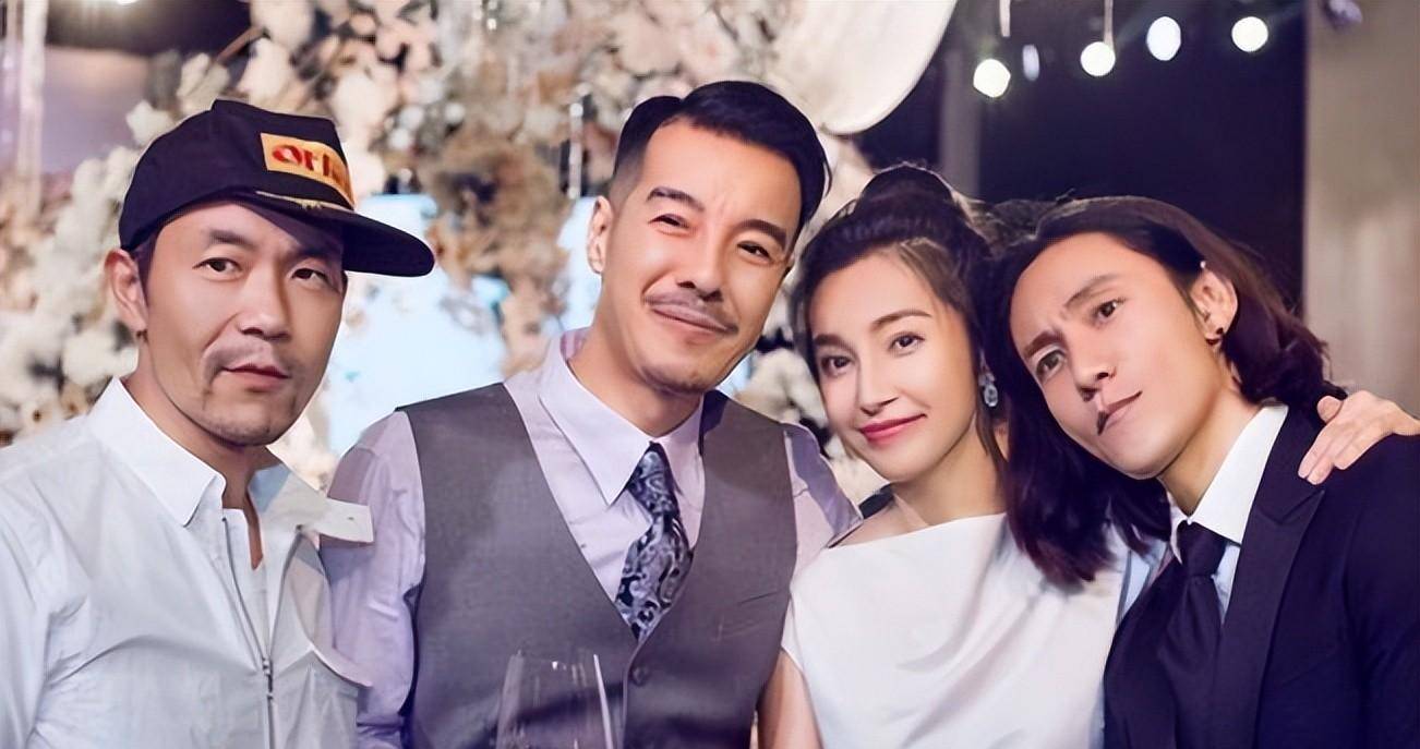 但海一天并不介意,两人于2018年10月9日举行婚礼,老同学陈坤还作为