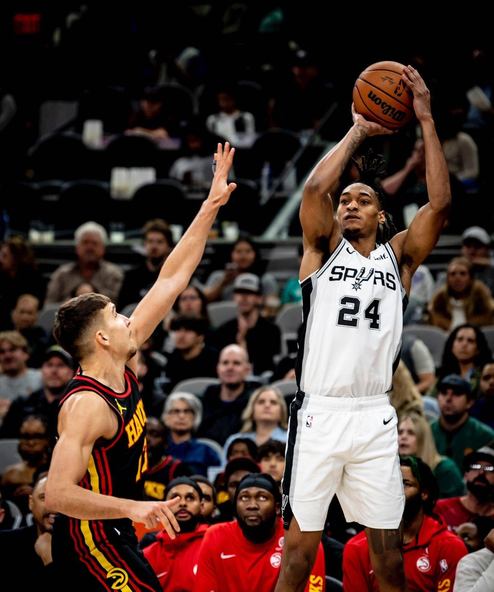 马刺13连败24天赢不了球 4人白拿101分_亚马_文班_老鹰