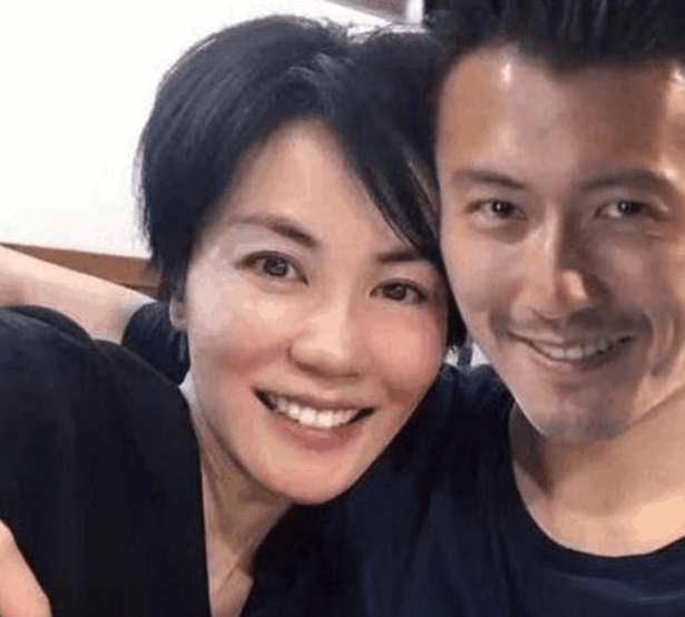 51岁王菲瘦变样!