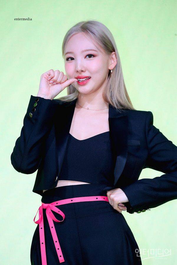 总而言之,林娜琏的整容风波不仅是她个人形象的一次