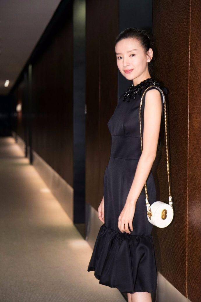 董洁与景甜同框,又黑又瘦"中年尴尬",被对比的得淋漓尽致_显得_年龄