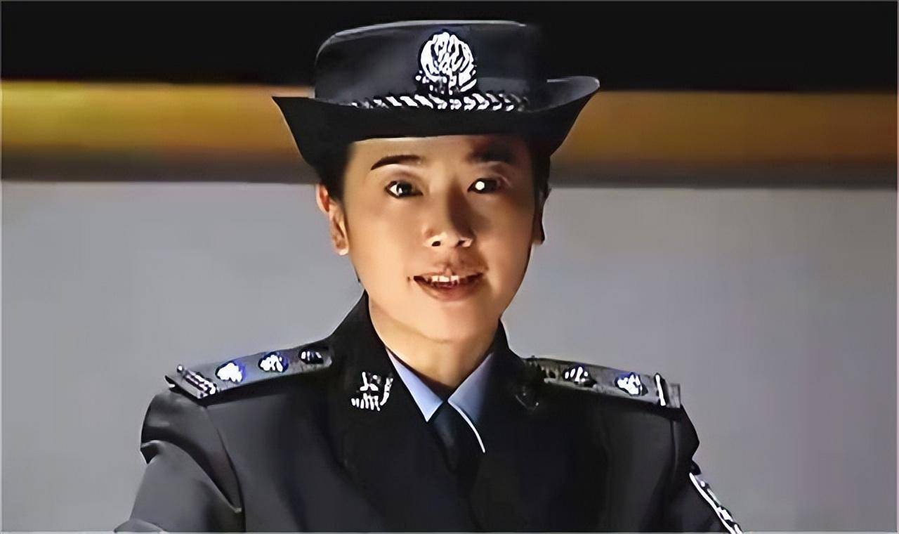 为了演好女警察这个角色,左小青在开拍前奋斗了一个月《天道》.
