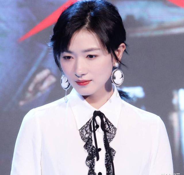 被评为娱乐圈"最干净"女演员,38岁了又有什么关系_万茜_姐姐_作品