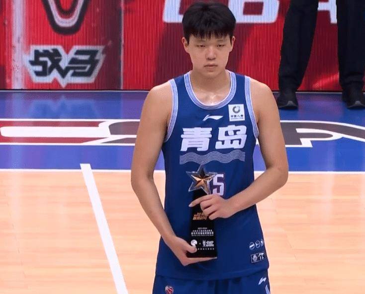第三节单节11分3助攻帮助青岛反超,全场比赛22中13拿下43分8篮板7助攻