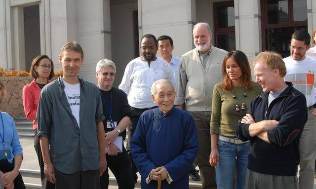 南正裕很反对娶妻子的妹妹,但是他的岳母总是在他