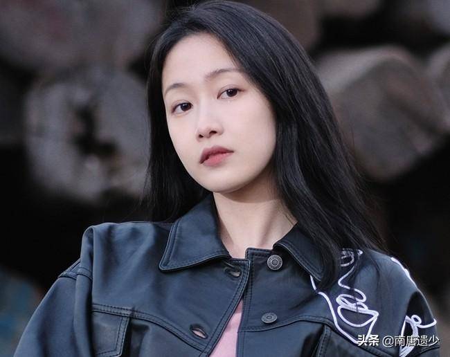 黄英的名字也一度出现在网传的大名单上,结果没有下文,转而做起了带货