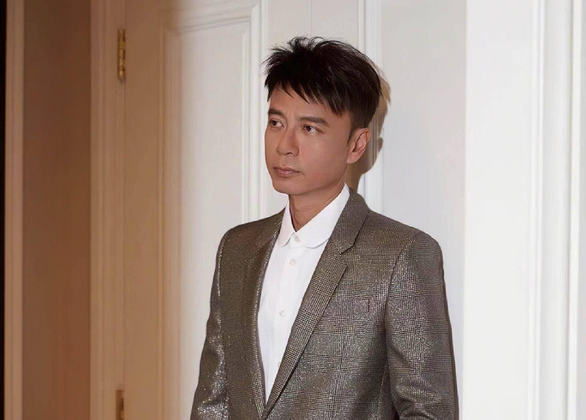 李克勤50岁妻子被曝怀三胎,每月还60万房贷,自曝经济压力有点大_香港