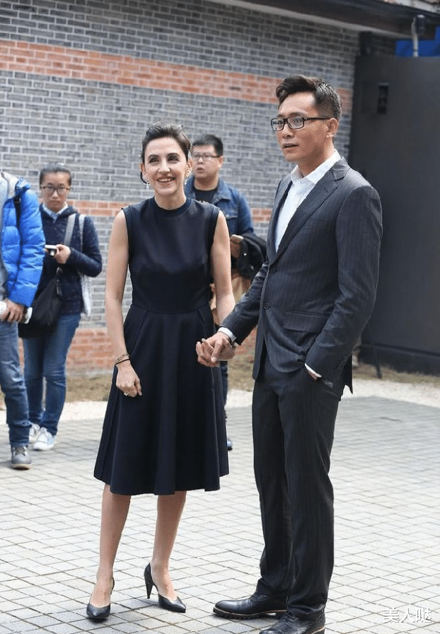 刘烨老婆安娜近照曝光,年纪轻轻就已经头发花白,跟大2岁刘烨同框似